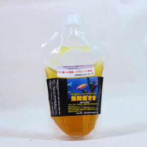 Squeezable pouch with a screw cap containing yellow liquid; black label with Japanese text and a fish illustration.